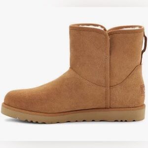 UGG Cory II Genuine Shearling Lined Boot - Size 8.5 - Like New
